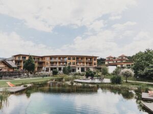 csm_holzbach_holzhotel_naturbadesee_molzbachhof_8a62526554